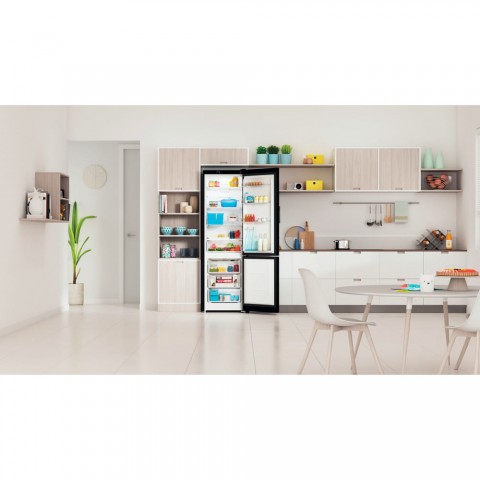 Холодильник Indesit ITS 4200 B