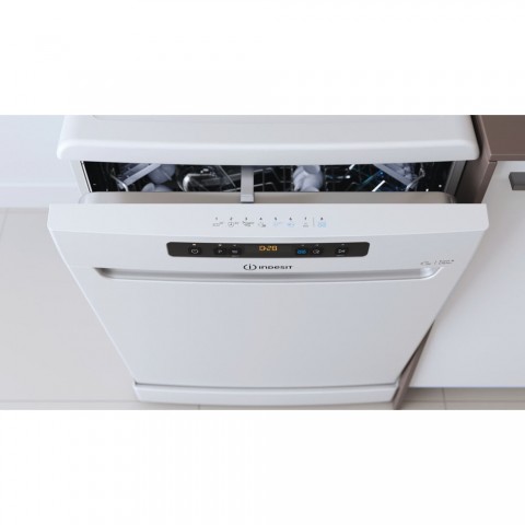 Посудомоечная машина Indesit DFO 3C26