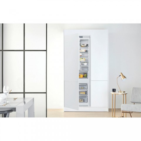 Встраиваемый холодильник Whirlpool SP40 802 EU